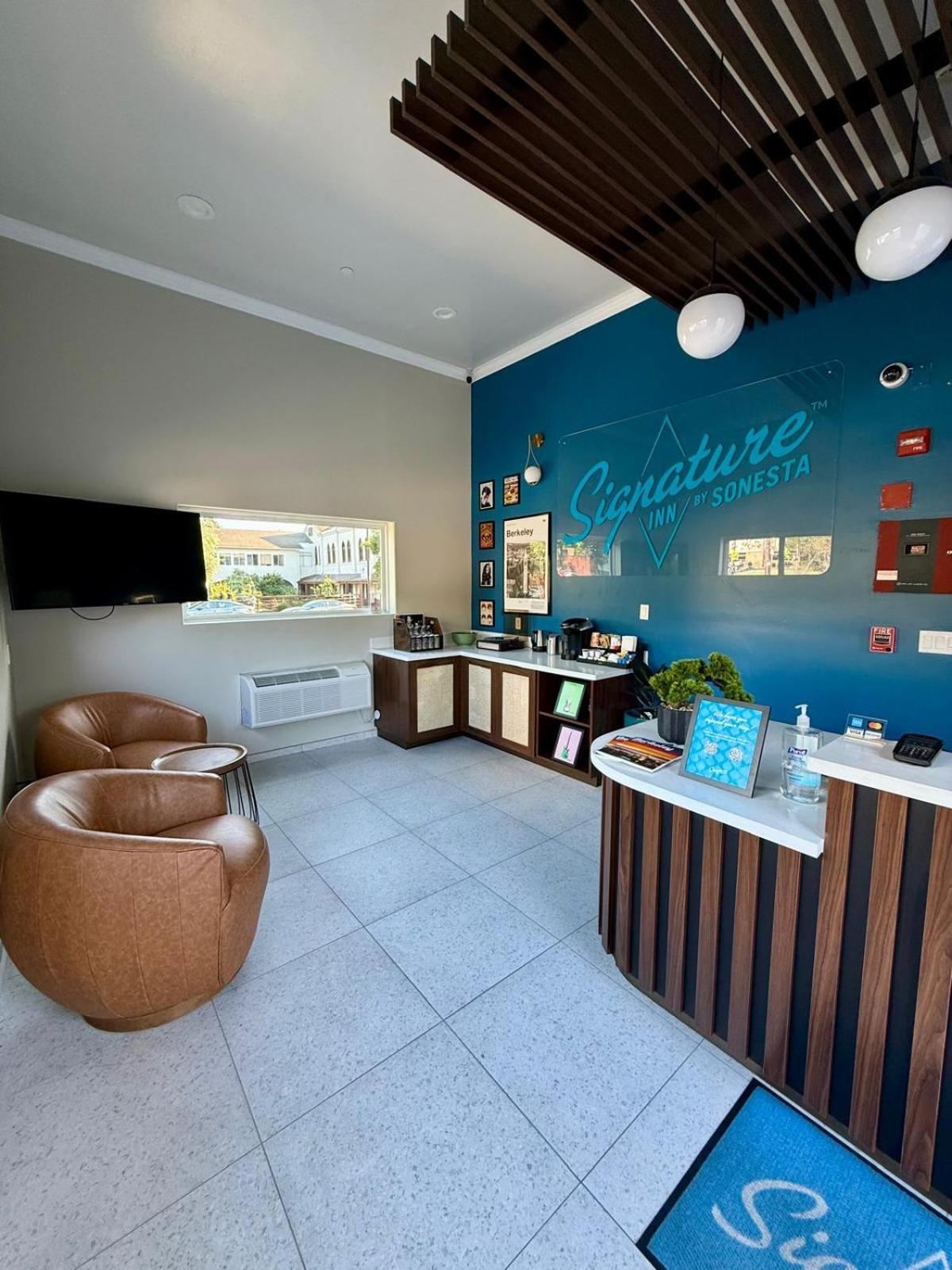 Signature Hotel 2*